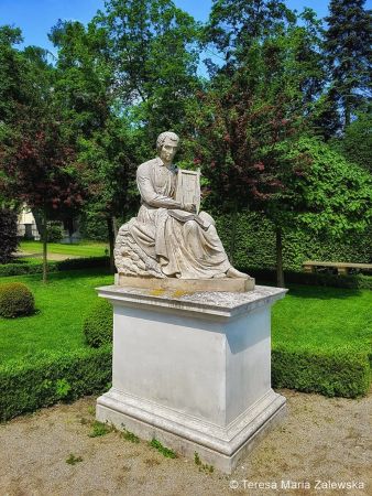 Pomnik Franciszka Karpińskiego w Parku Wilanowskim